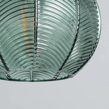 Charger l'image dans la galerie, Suspensions rustiques en verre texturé à feuilles