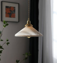 Charger l'image dans la galerie, Porcelain white ceramic and brass vintage pendant light