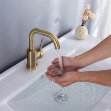Load image into Gallery viewer, Classic Brass Single Handle Faucet