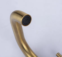 Load image into Gallery viewer, Classic Brass Single Handle Faucet with honeycomb spout