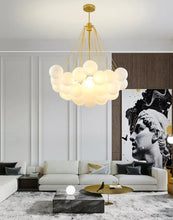 Charger l'image dans la galerie, European Glass Globe Chandelier in Gold