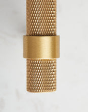 Charger l'image dans la galerie, Poignées d'armoire et de tiroir en laiton texturé moderne