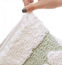Load image into Gallery viewer, Daisy Bath Mat