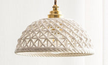 Charger l'image dans la galerie, Suspension en céramique tissée
