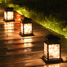 Charger l'image dans la galerie, Lanterne solaire d'extérieur classique