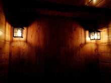 Charger l'image dans la galerie, Applique murale d'extérieur classique