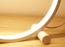 Charger l'image dans la galerie, Declan - Lampe de table LED circulaire