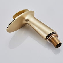 Charger l'image dans la galerie, Pacific - Robinet cascade moderne