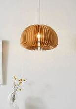 Charger l'image dans la galerie, Suspension en bambou fabriquée à la main