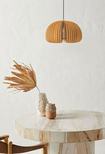 Charger l'image dans la galerie, Suspension en bambou fabriquée à la main