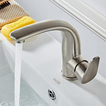 Charger l'image dans la galerie, Classic Curved Bathroom Faucet