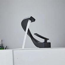 Charger l'image dans la galerie, Victor - Robinet de salle de bain courbé