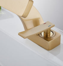 Load image into Gallery viewer, Everest - Modern Curved Faucet
